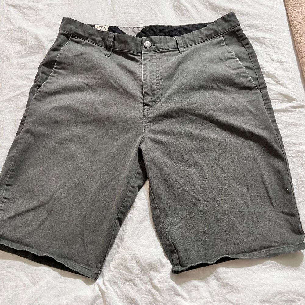 Volcom Corpo Class Chino Shorts Mens Size 34 Gray